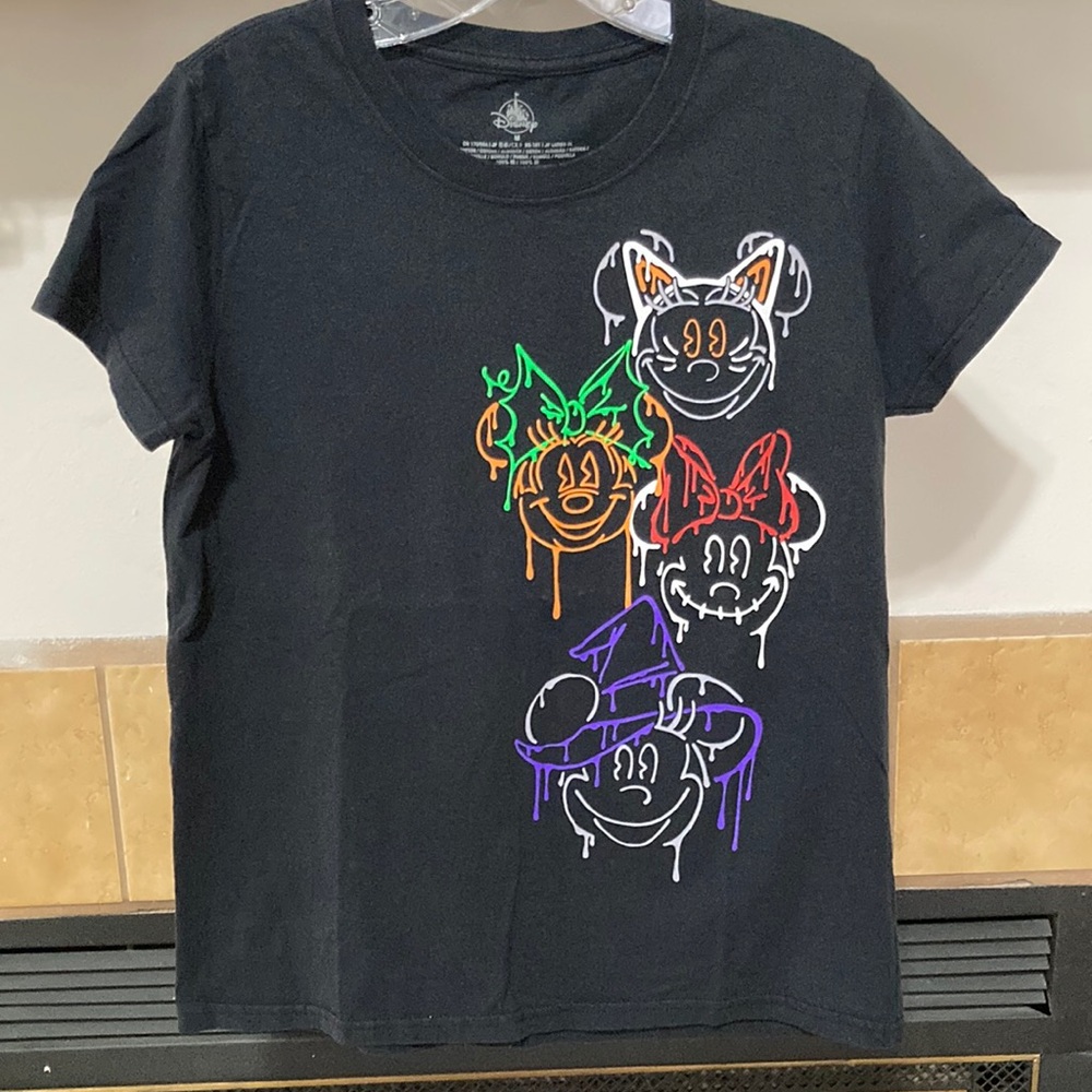 Disney Women’s Fitted Black Halloween T-shirt (size M)